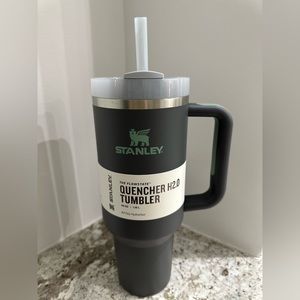 NEW Stanley - The Flowstate Quencher H2.0 Tumbler 40 OZ -  Charcoal